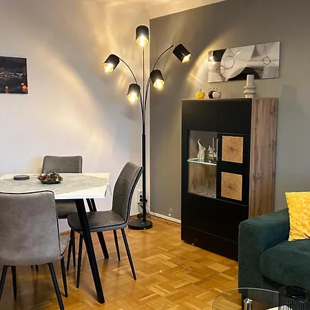 Gemuetliches Mit Balkon Und Parkplatz Im Zentrum Apartment